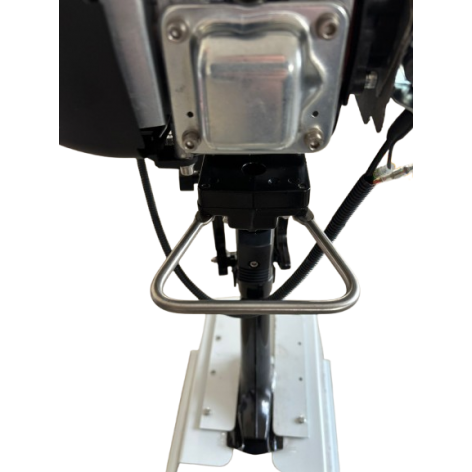 Detalle del motor fueraborda SHERPA 2,5CV PRO